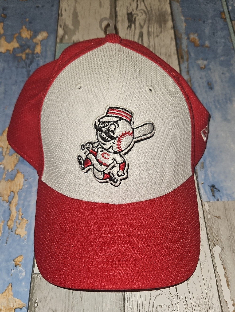 Cincinnati Reds New Era Clubhouse MED/LARGE Fitted Hat- RARE FIND